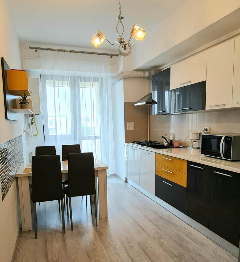 יאשי Karina New Flat Near Palas Mall מראה חיצוני תמונה